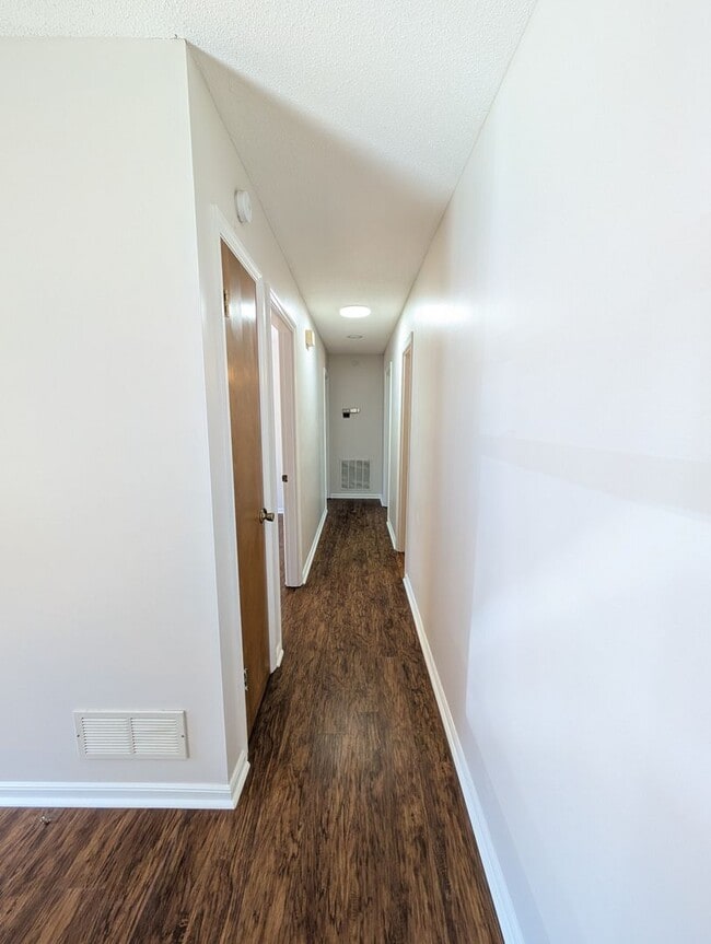 Building Photo - Weaverville Rental