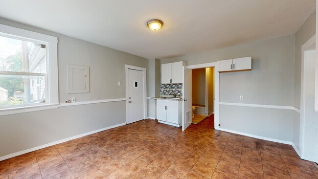 Building Photo - 3347 Seymour Ave