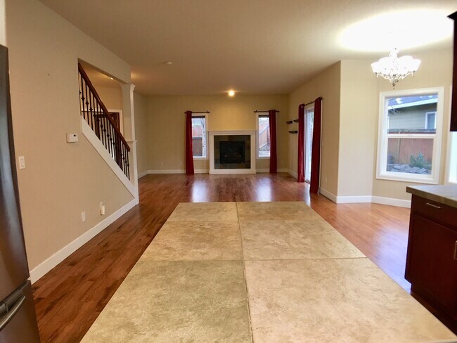 Building Photo - Stunning 3BD  Lake Shore Home with Office and Loft Area!  Gorgeous Finishes!