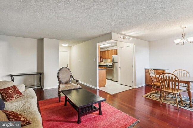 Building Photo - 7420 Westlake Terrace