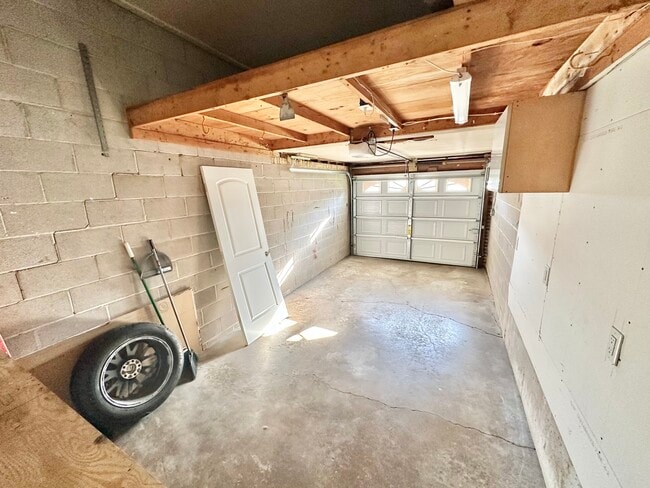 Building Photo - 131 S Cooper Rd