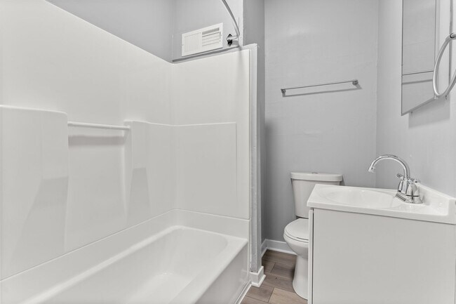 Building Photo - 1424 Chestnut Ave