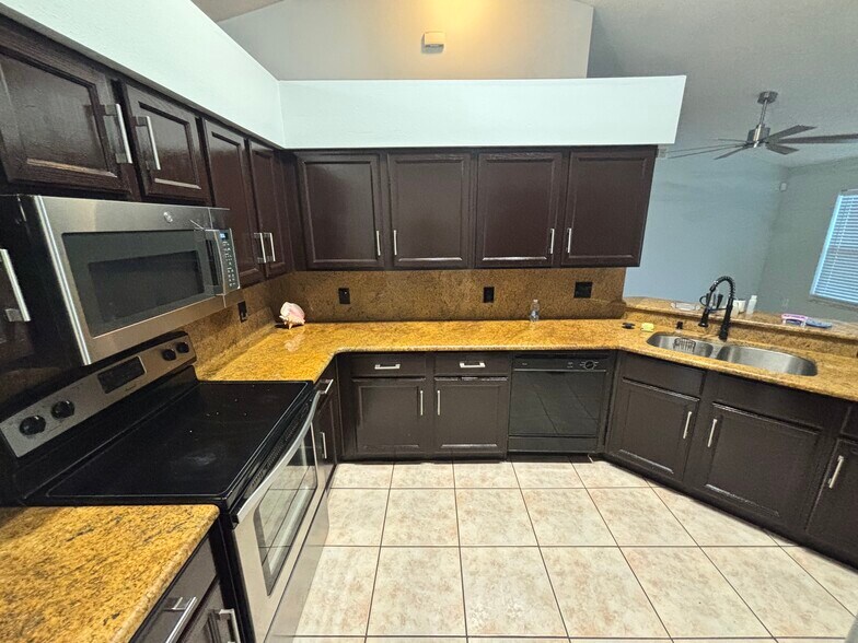 Building Photo - 4813 Fort Lee Ct