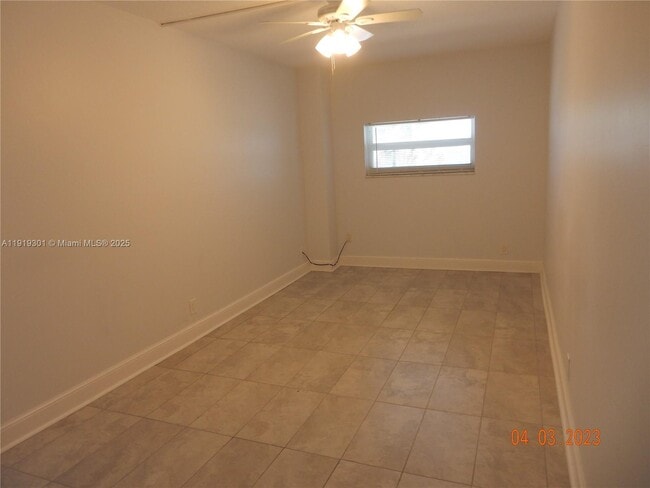 Building Photo - 400 N Surf Rd