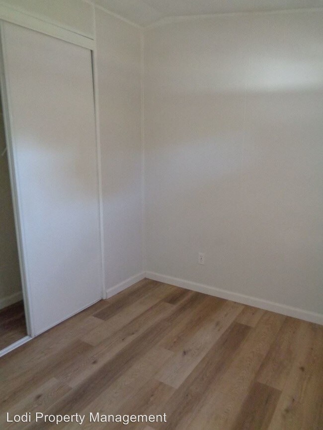 Building Photo - 2 br, 1 bath House - 8441 W Stockton St