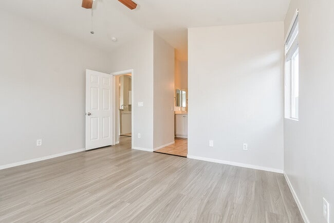 Building Photo - 9023 Edgeworth Pl