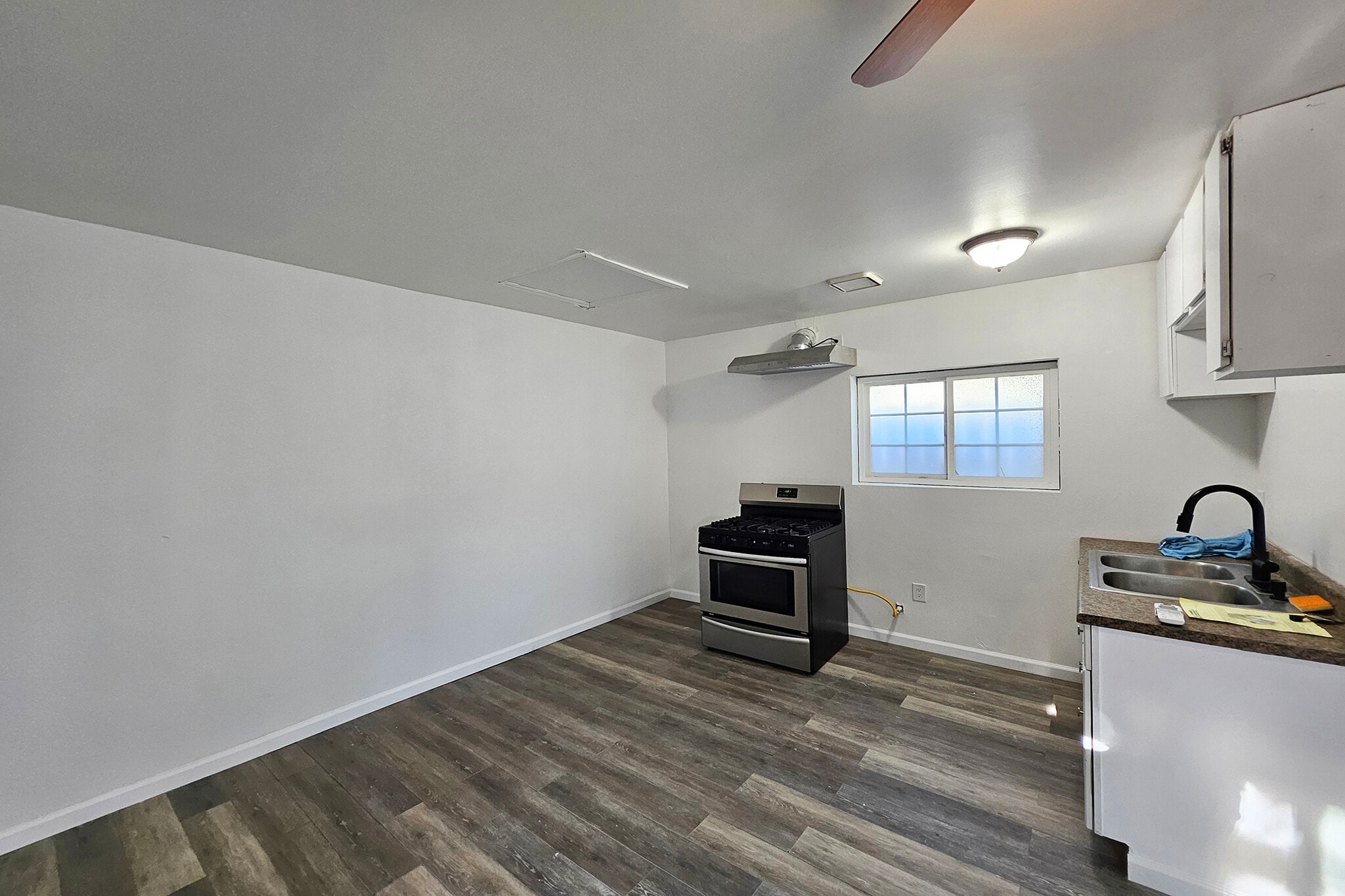 Building Photo - 19759 Roscoe Blvd