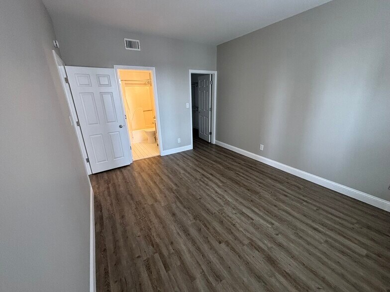 Building Photo - 5316 Pershing Ave