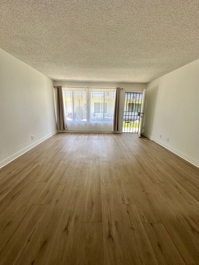 Building Photo - One Bedroom/One Bath FOR RENT!