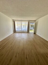 Building Photo - One Bedroom/One Bath FOR RENT!