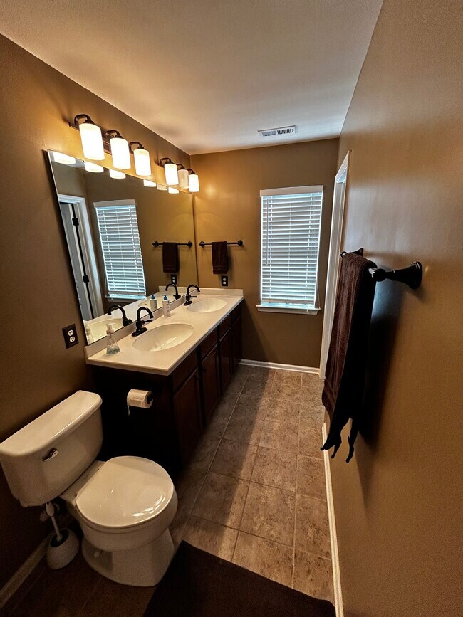 Building Photo - 1070 Drayton Ct