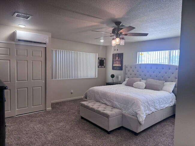 Building Photo - 2261 Sahara Dr