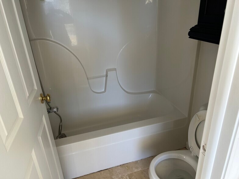 Building Photo - 1474 N Caddo Ave