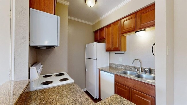 Building Photo - 904 University Oaks Blvd