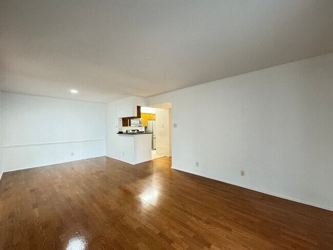 Building Photo - Bright And Cozy 2 Bed 2 Bath Condo In Vibrant Pointe At Park Center
