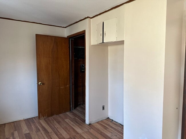 Building Photo - YUO WILL FALL IN LOVE WITH THIS COZY HOME !!!