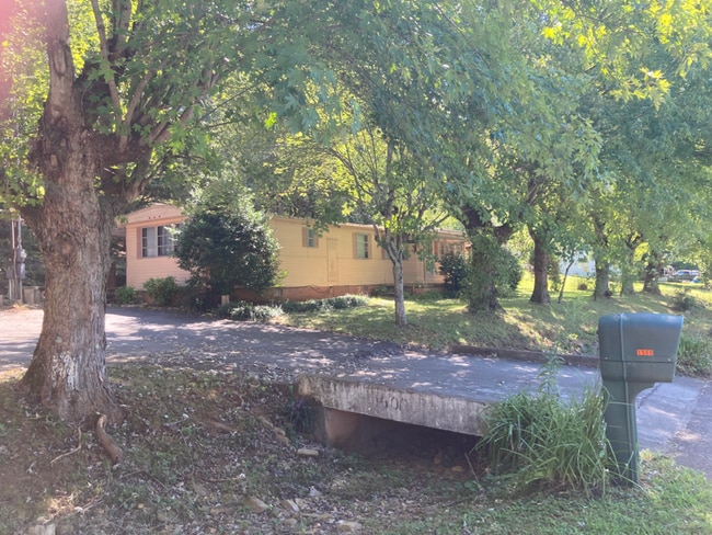 Primary Photo - 1500 Blue Springs Rd