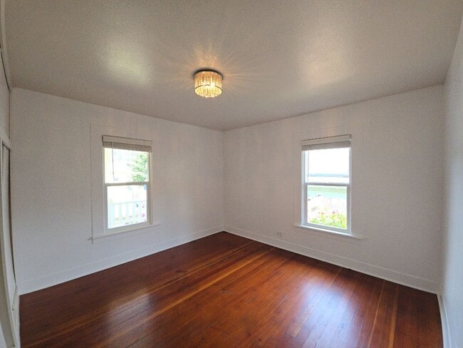 Building Photo - Beautifully remodeled 2BD/1BA Scotia home