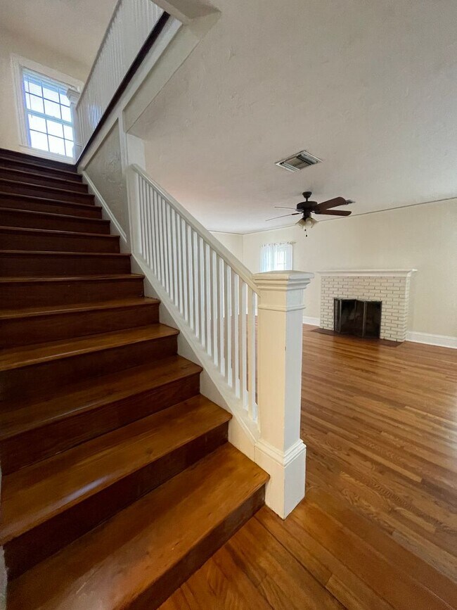 Building Photo - LEASE PENDING!!!! FALL 2026!!! NEWLY REMOD...