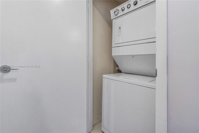 Building Photo - 550 Okeechobee Blvd