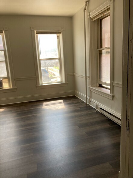 Building Photo - 27 S Locust St