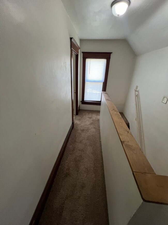 Building Photo - Large 4 bedroom house east of campus for A...