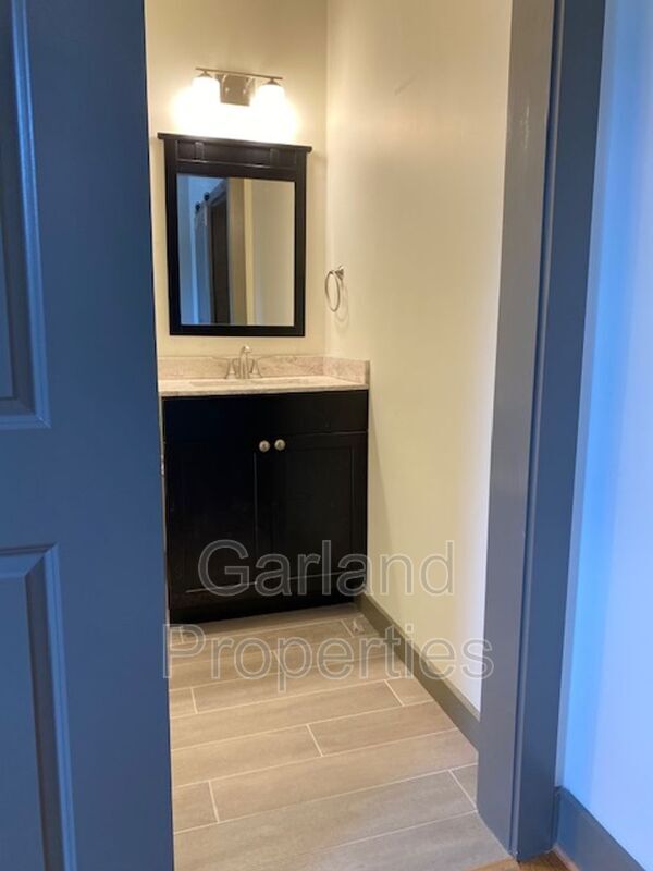 Building Photo - 821 Salem Ave SW