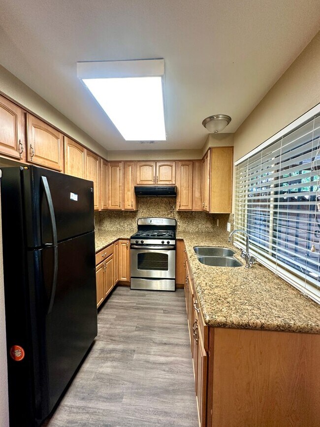 Building Photo - 6114 Meadowgrass Ln