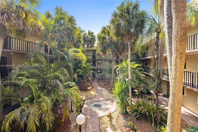 Building Photo - 10835 SW 112th Ave
