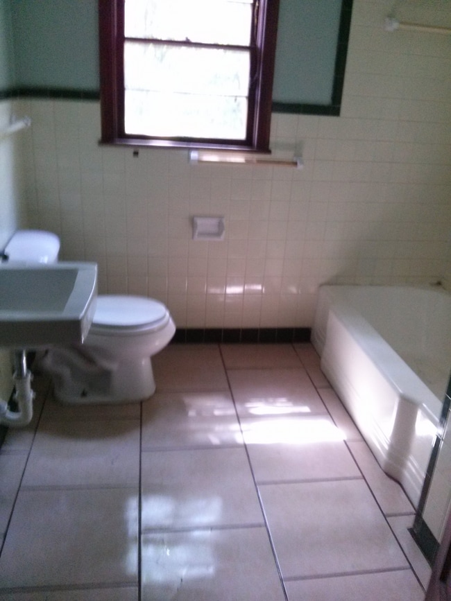 Building Photo - 10658 Iowa Ave