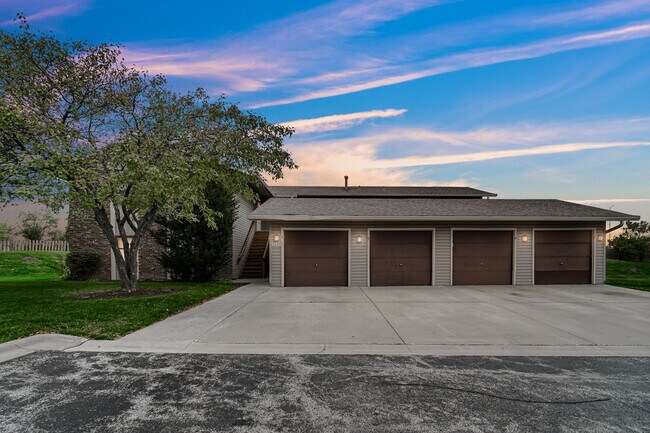 Primary Photo - 1395 Alpine Ct