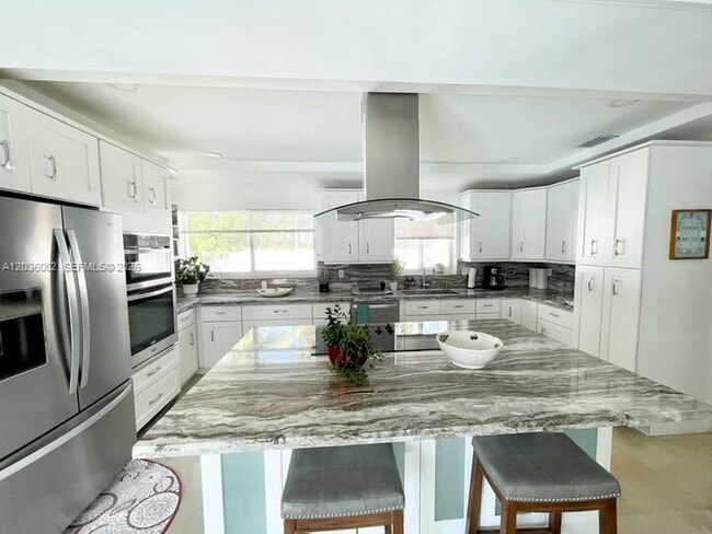Building Photo - 416 N Rainbow Dr