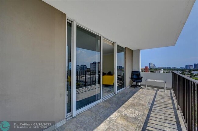 Building Photo - 2030 S Ocean Dr