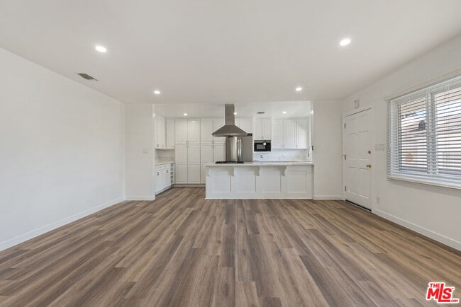 Building Photo - 9588 W Olympic Blvd