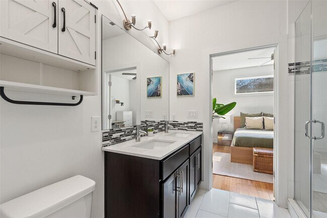 Building Photo - 402 El Paso St