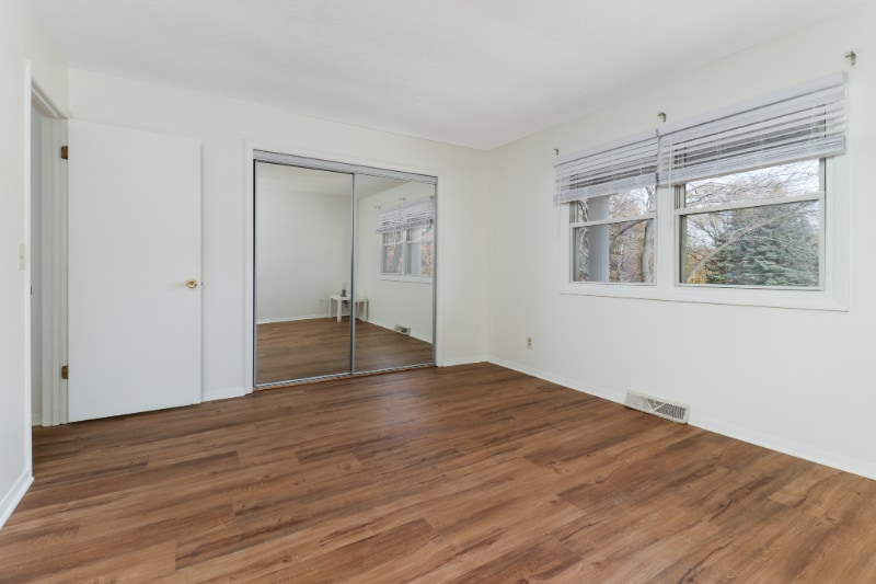 Building Photo - 913 S Linden St