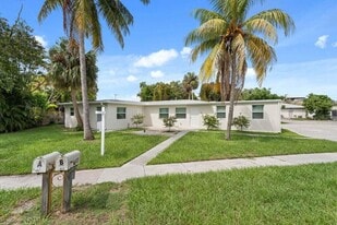 Building Photo - 121 S Lake Dr