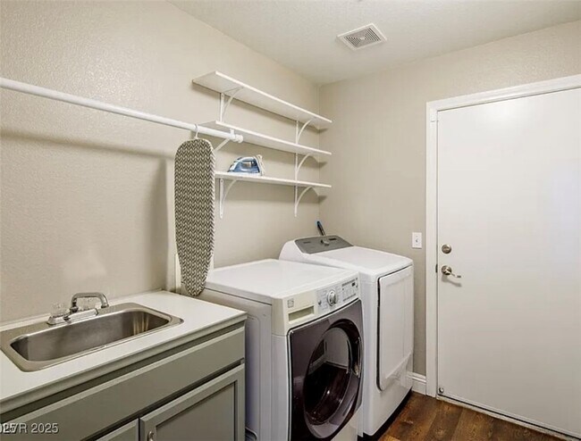 Building Photo - 7469 Thornsby Ct