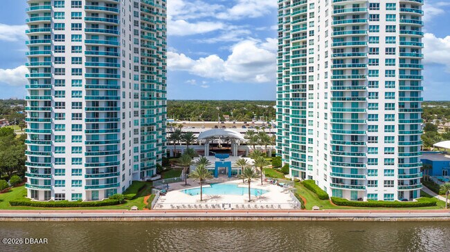 Building Photo - 241 Riverside Dr