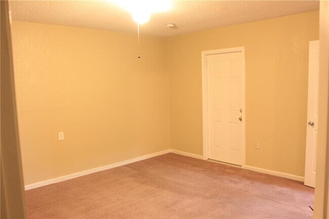 Building Photo - 6 Fairview Dr