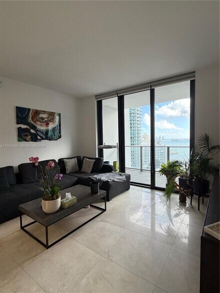 Building Photo - 1010 Brickell Ave