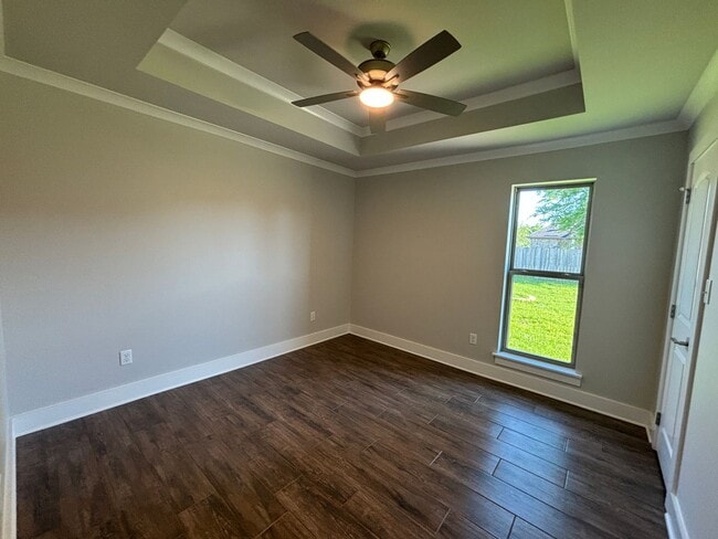 Building Photo - Like new.. GORGEOUS TIBURON BEAUTY.. Close to Barksdale Air Force Base.