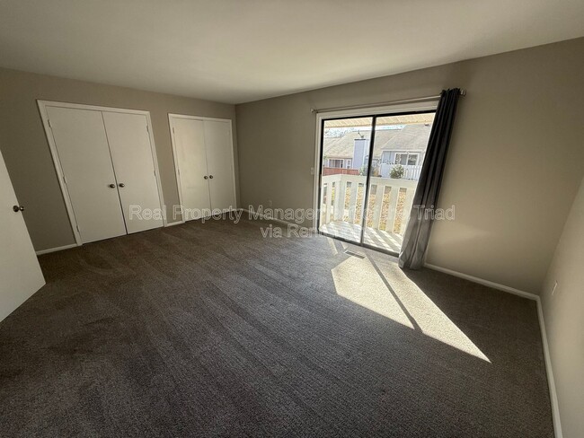 Building Photo - 2425 Tantelon Pl