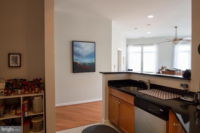 Building Photo - 309 Holland Ln