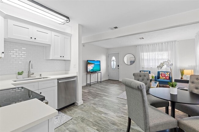 Building Photo - 326 50th Ave N