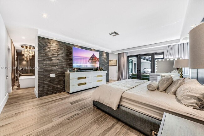 Building Photo - 5820 Palm Tree Rd