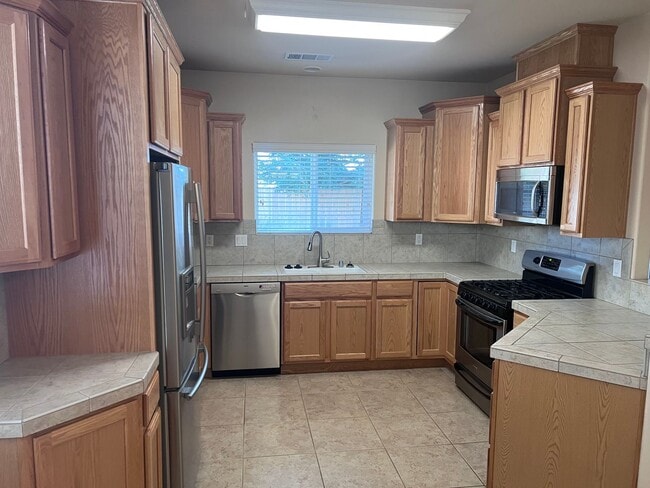 Building Photo - 3 bedroom, 2 bathroom house located in the desirable neighborhood