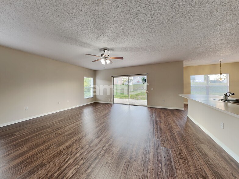 Building Photo - 330 Salmon Ct