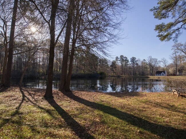 Building Photo - Move in ready 3 bedroom home