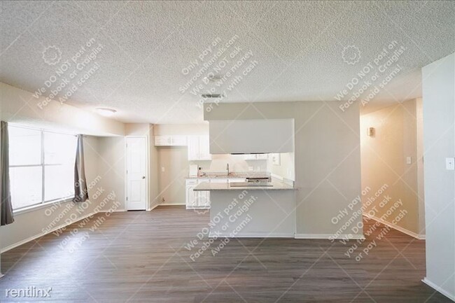 Building Photo - 704 Lynne Ln